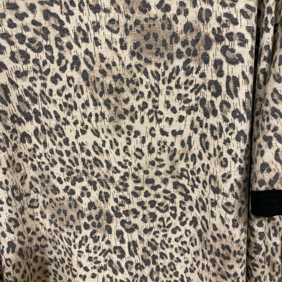 NWOT Hailey & Co women’s short sleeve top medium - Picture 3 of 7